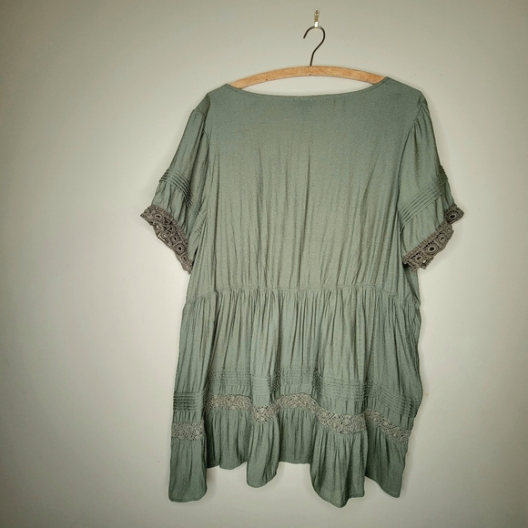 ๐๏ธ Ruffled Torrid Blouse Size 2 - Picture 2 of 5